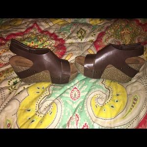 Pierre dumas Brown wedges size 7